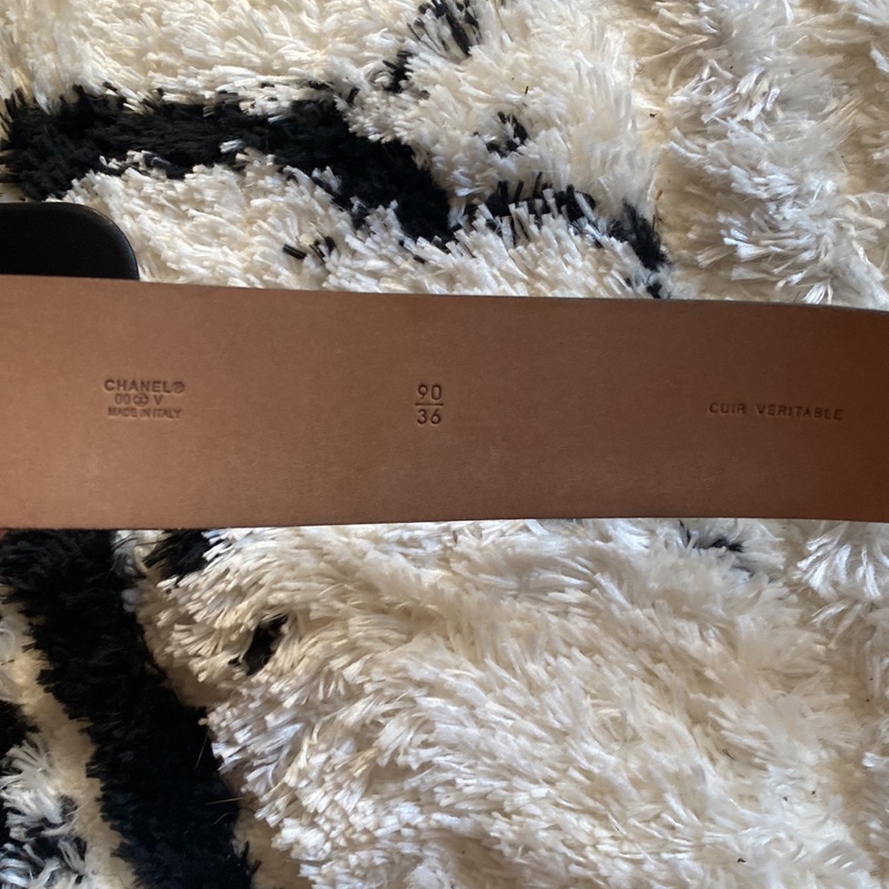 Chanel vintage Leather CC Logo Belt - Picture 4 of 7